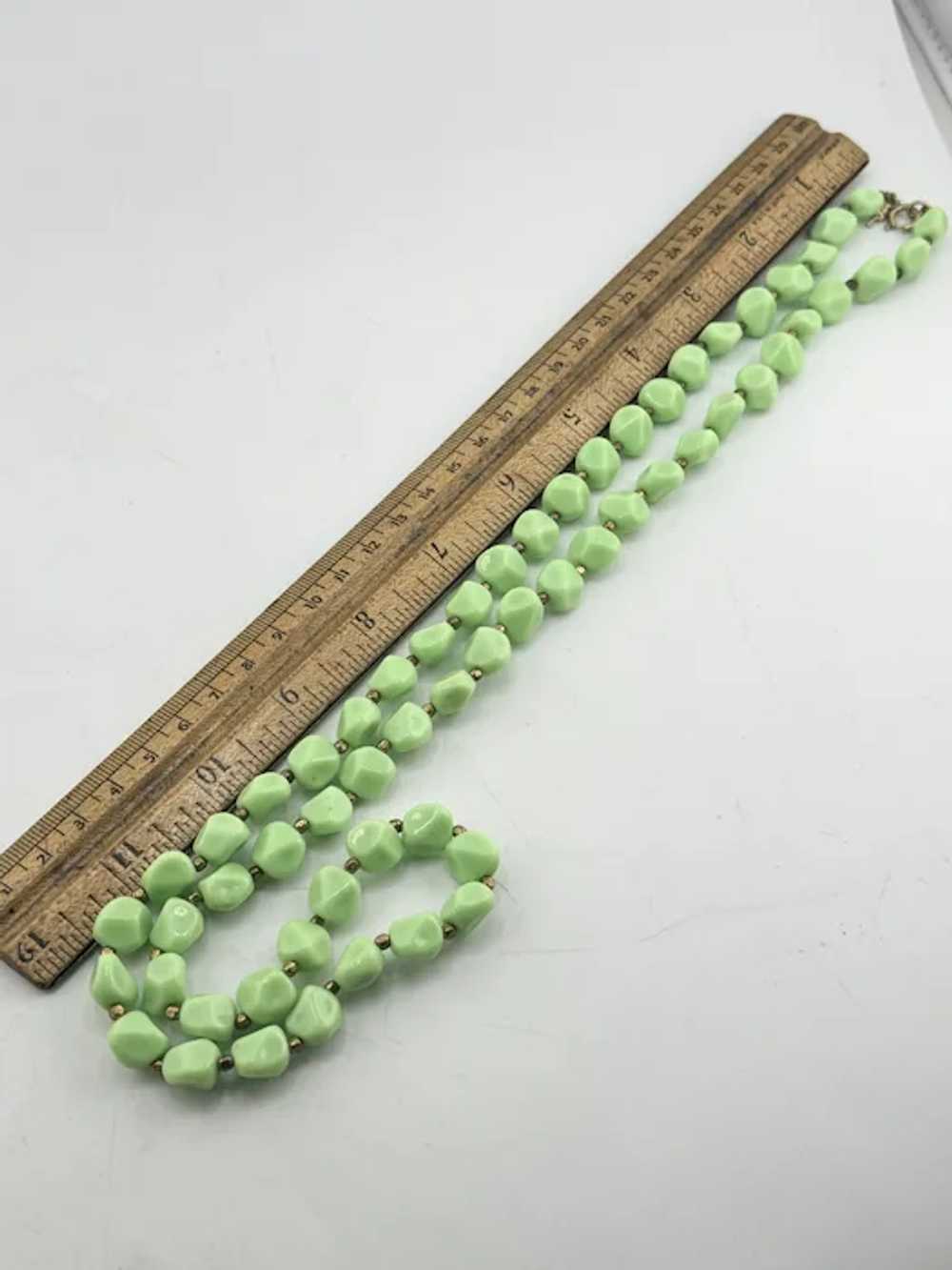 Crown Trifari vintage green beaded necklace - image 5