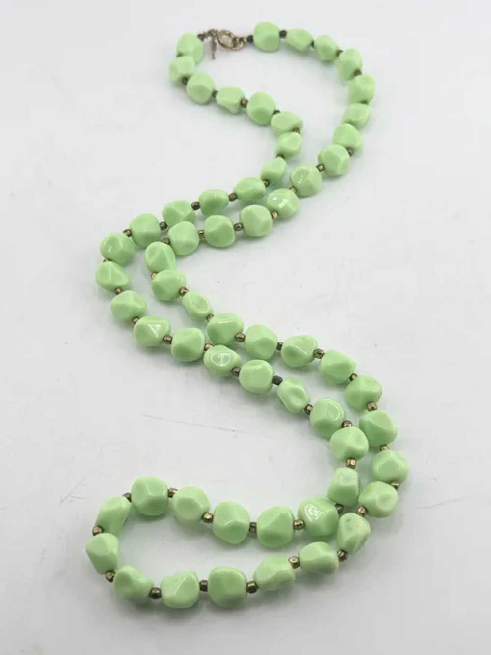 Crown Trifari vintage green beaded necklace - image 6