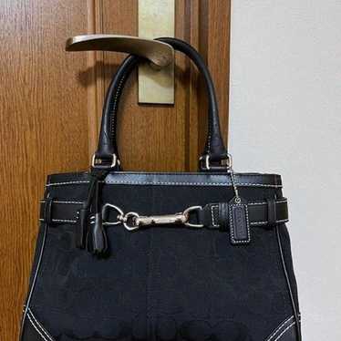 Extremely beautiful COACH signature handbag.