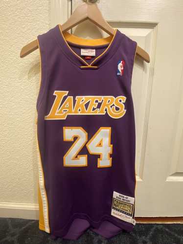 Mitchell & Ness Kobe Bryant 2006-2007 Jersey