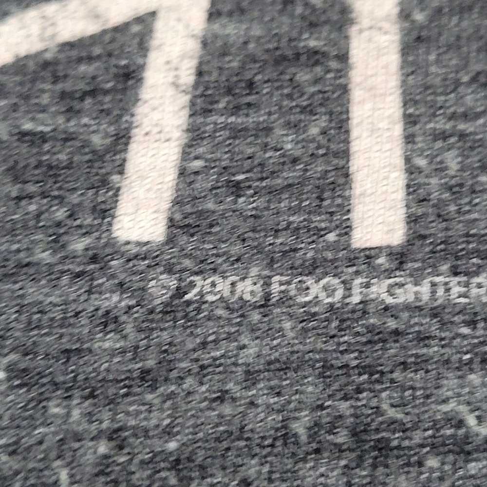 Other Foo-Fighters Rock Shirt Large 21x26 Gray Si… - image 4