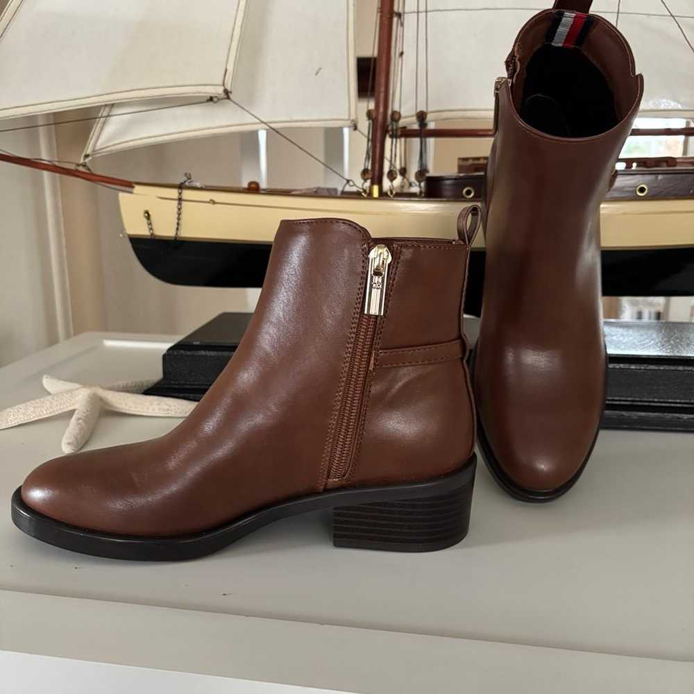 new Tommy Hilfiger brown size 6  ankle boots zip - image 2