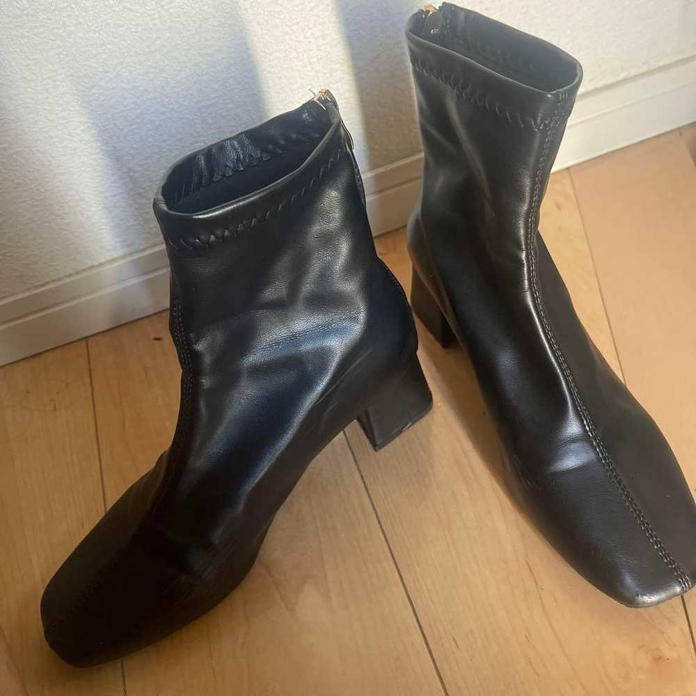 Black side gore boots size 40 - image 1