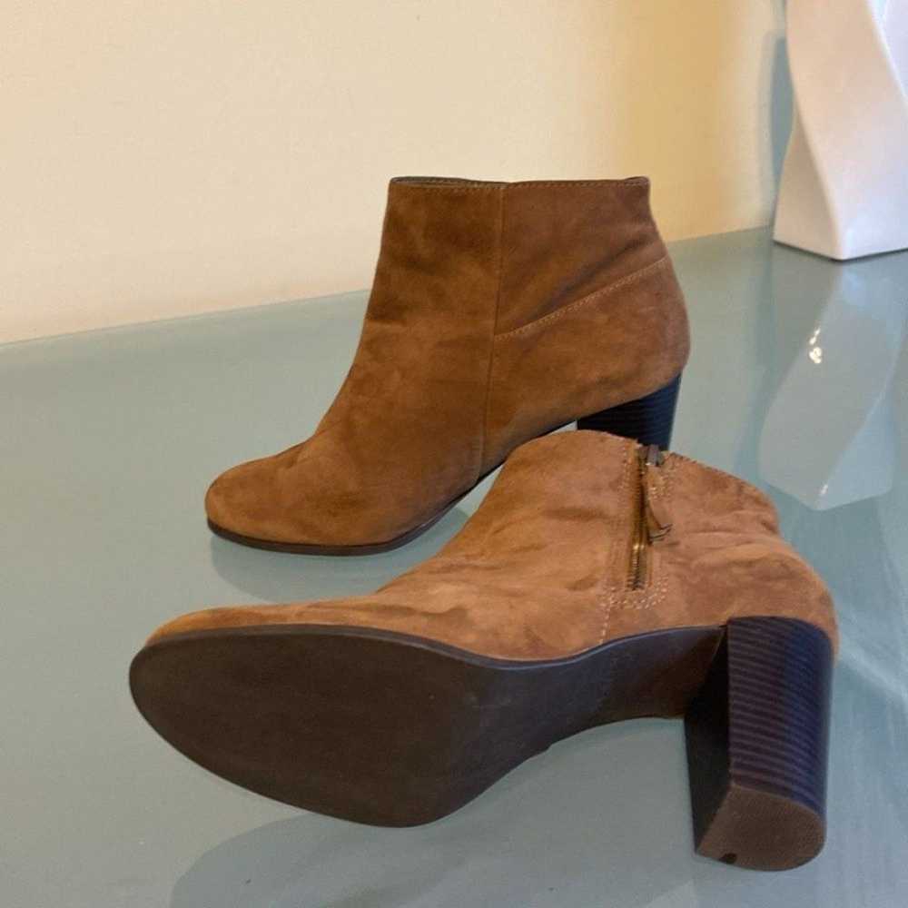 Like NEW Cole Haan Brown SUEDE Ankle Boots Wester… - image 9