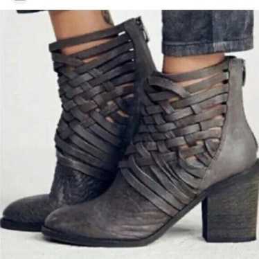 FREE PEOPLE Carrera Ankle Boot Gray Distressed Le… - image 1