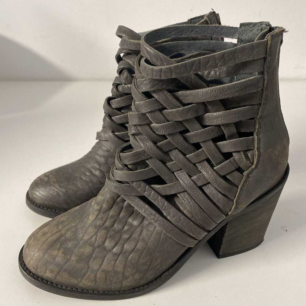 FREE PEOPLE Carrera Ankle Boot Gray Distressed Le… - image 5