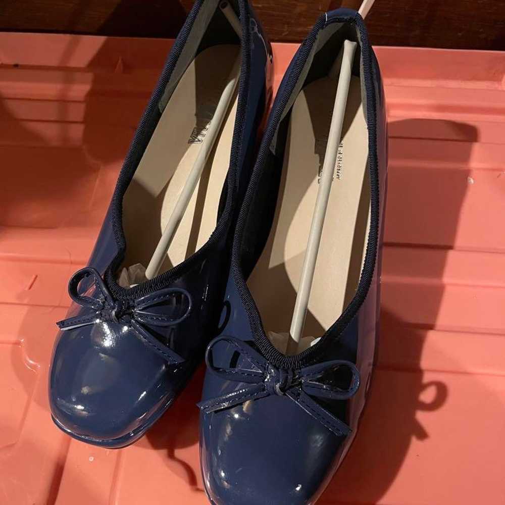 ViVi fleurs V-cut flat pumps with ribbon in navy - image 1