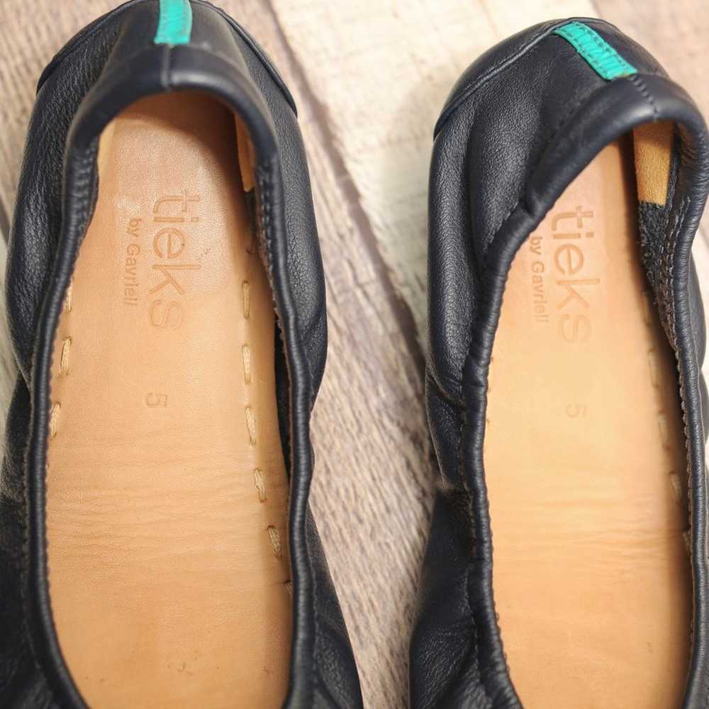 Tikes Size 5 Flats Blue Womans - image 4