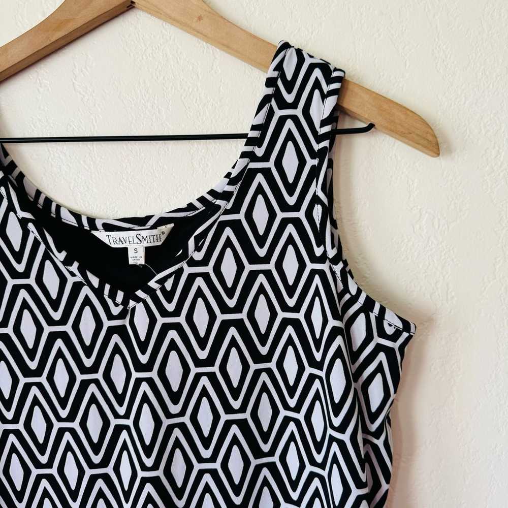 Travel Smith | black and white sleeveless top - image 2