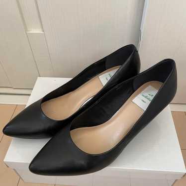 ENCHANTED Black Pointed-Toe Pumps