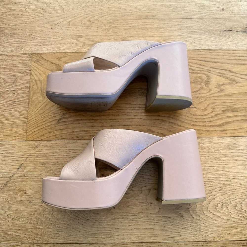 Dolce Vita - Platform Sandals in Peach Cream - image 4