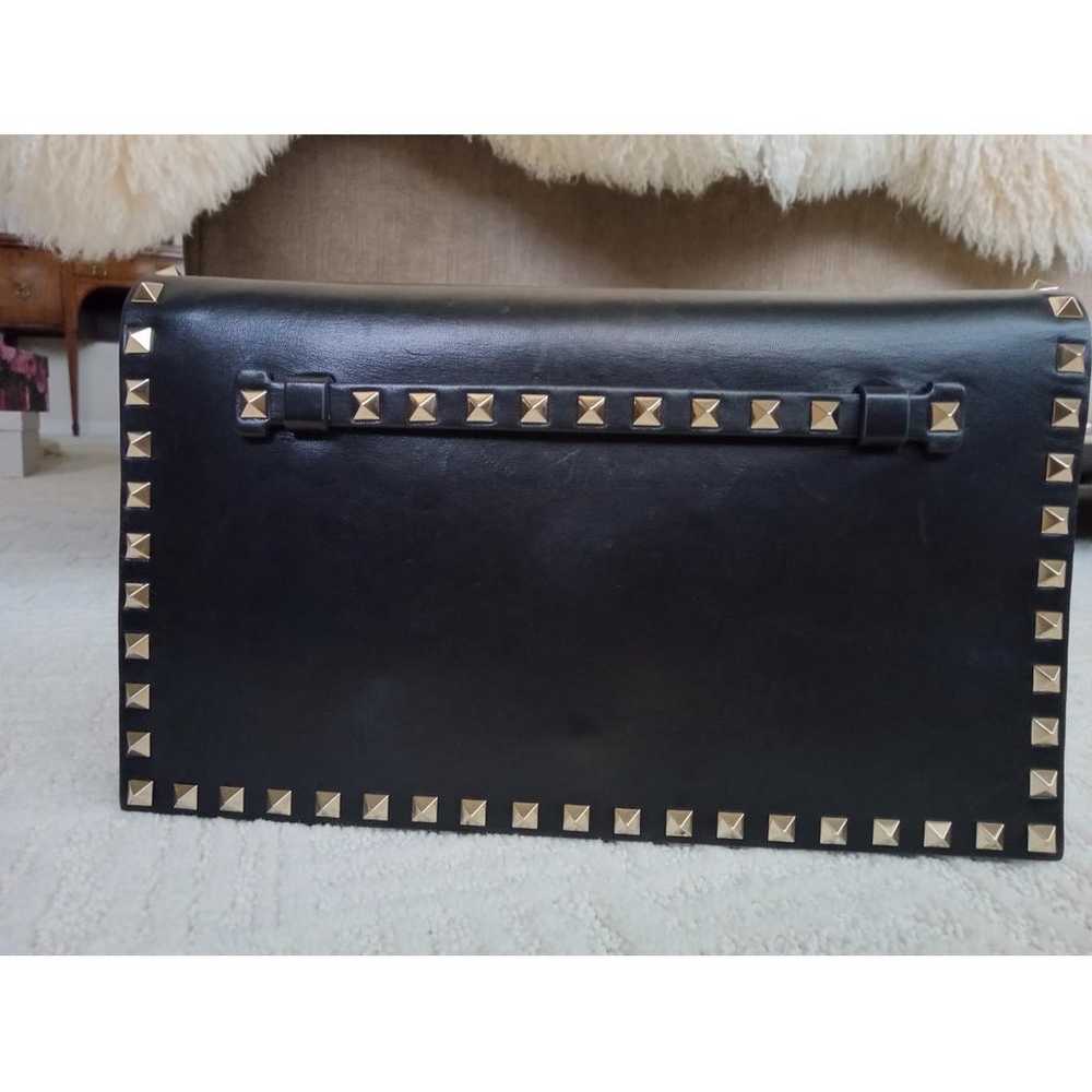 Valentino Garavani Rockstud leather clutch bag - image 2