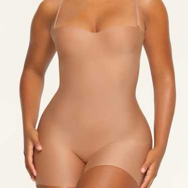 Skims UNDERWIRE MID THIGH BODYSUIT NWOT