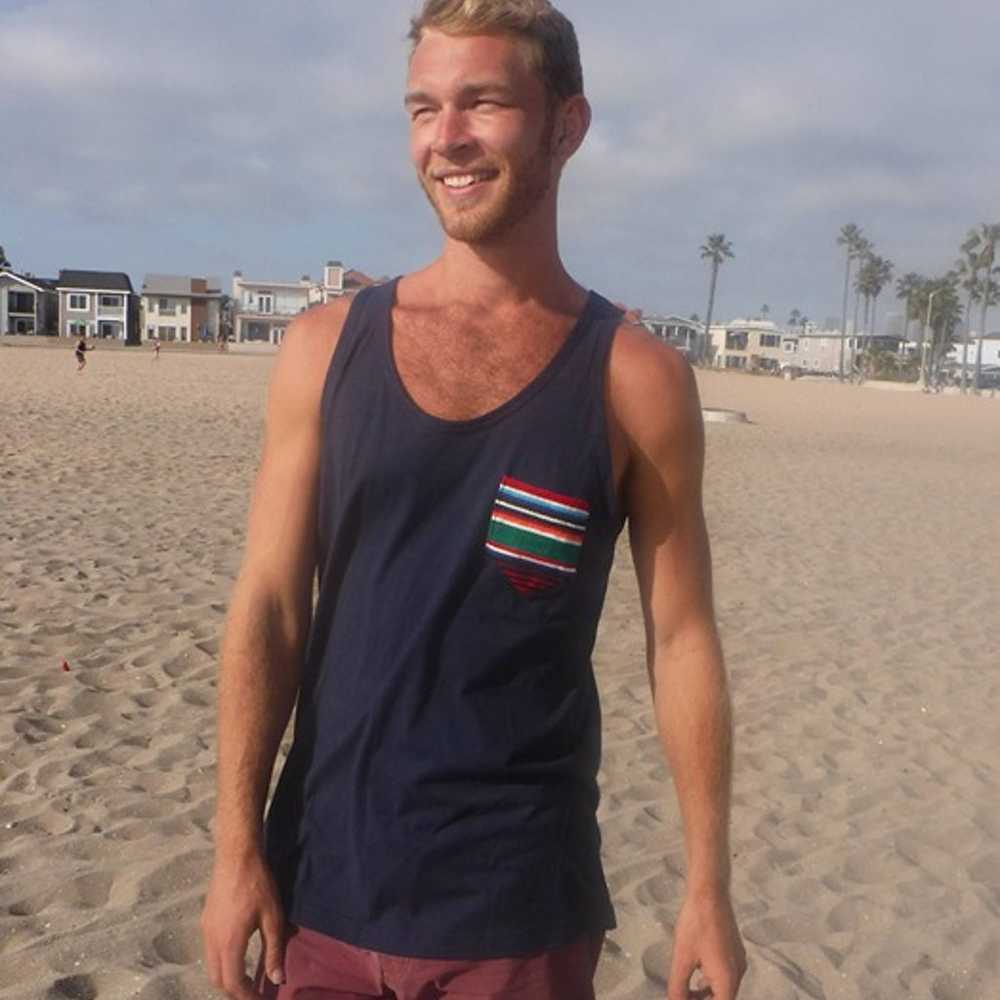 Men's tank top with serape pocket - image 1