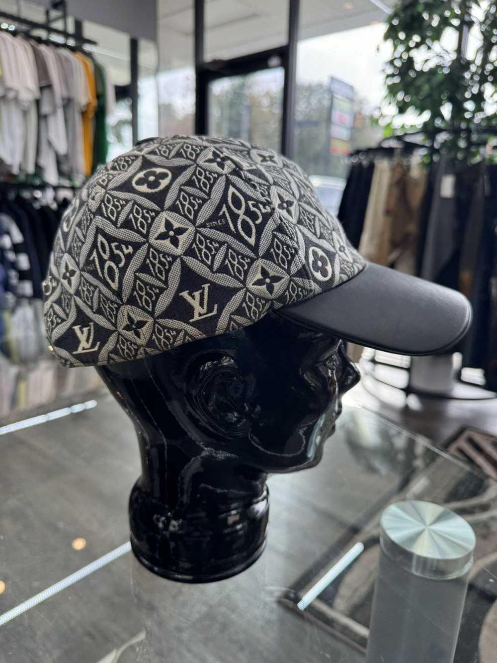 Louis Vuitton LV 1854 LOGO LEATHER CAP HAT BLACK/… - image 3