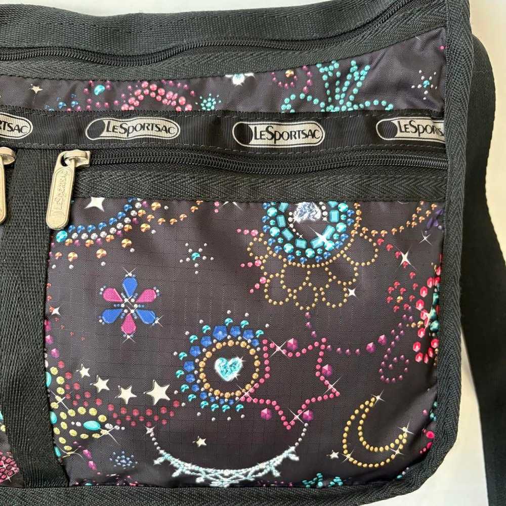 Ultra beautiful LeSportsac shoulder bag with Tiar… - image 10