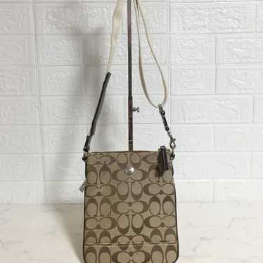 No. 29259 Coach F10250 Signature Shoulder Bag - image 1