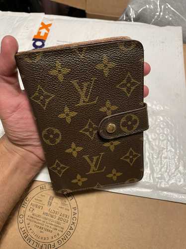 Louis Vuitton Louis Vuitton vintage clasp wallet b