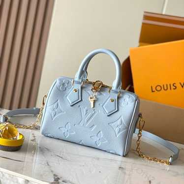 'Louis Vuitton shoulder bags' - image 1