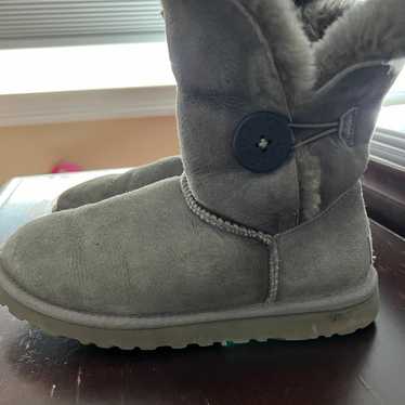 UGG Bailey Buttton Grey - image 1