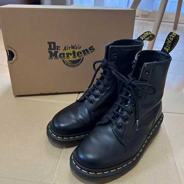 Dr. Martens 8-Hole