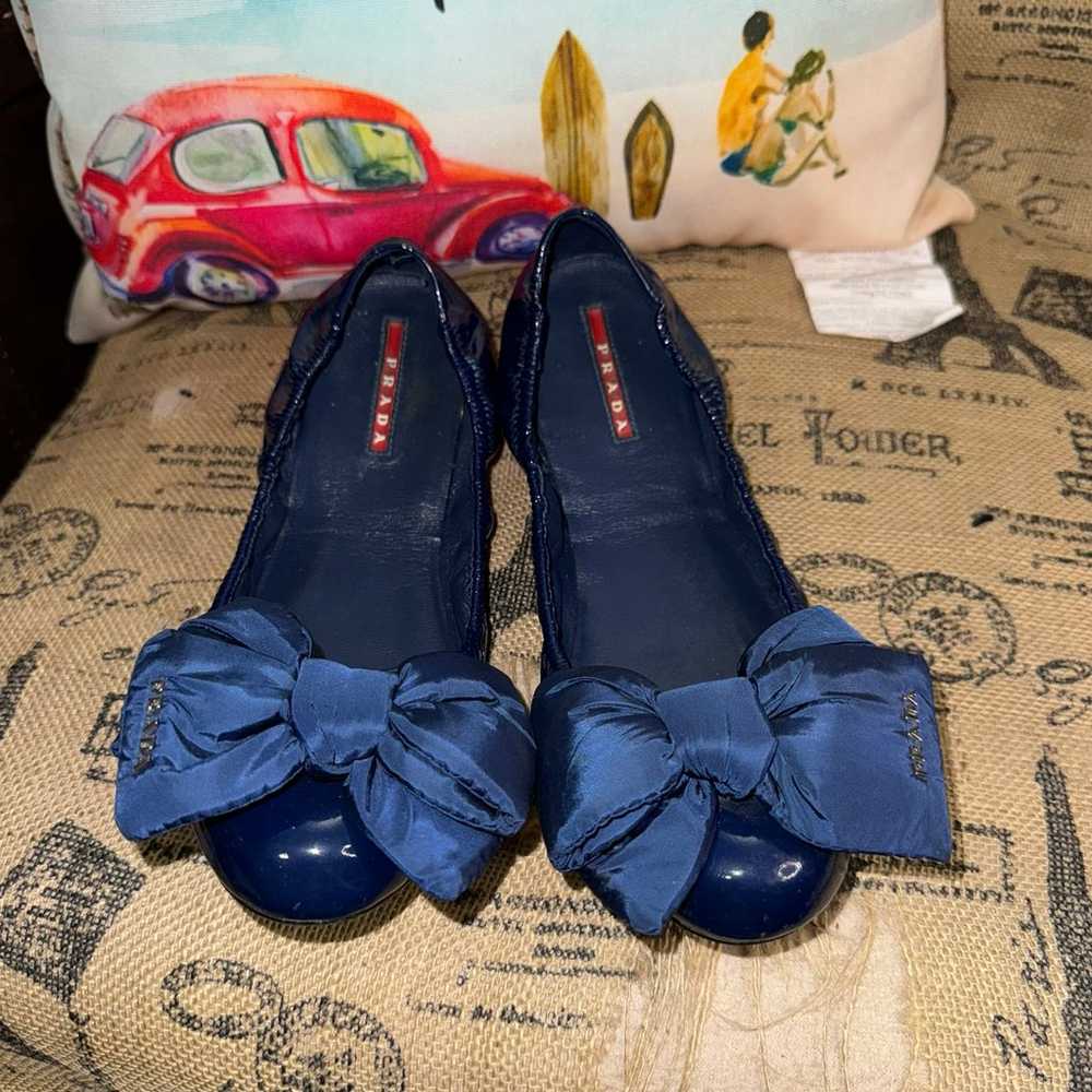 Prada Navy Blue Patent Leather Bow Ballet Flat Si… - image 3