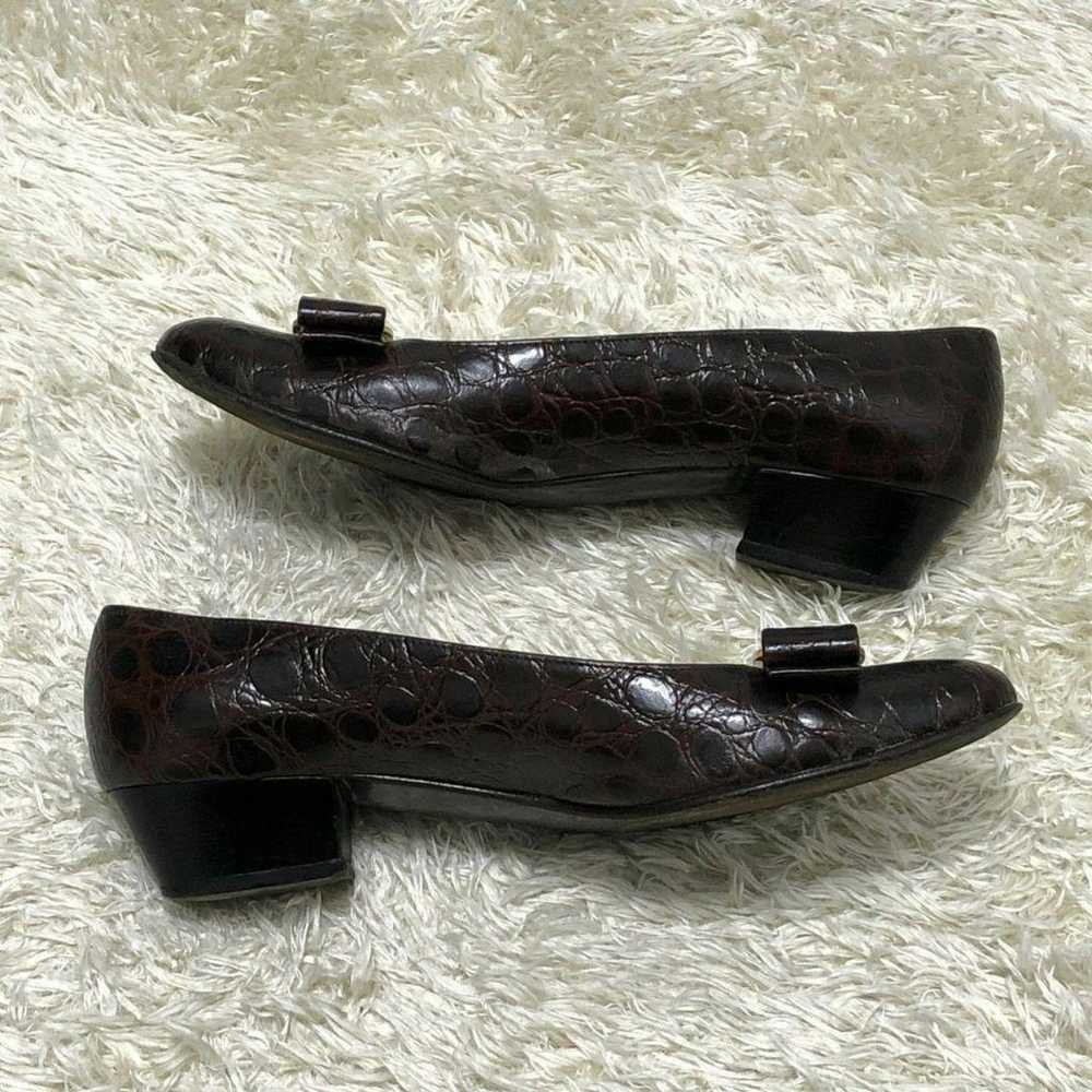 Salvatore Ferragamo Pumps Crocodile Embossed Vara… - image 8