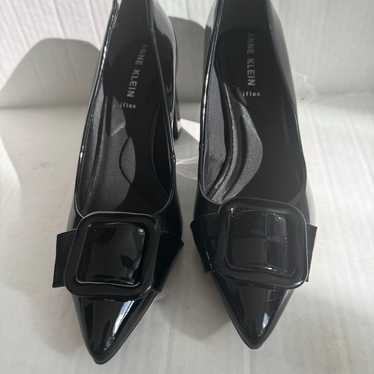 Anne Klein black patent heels