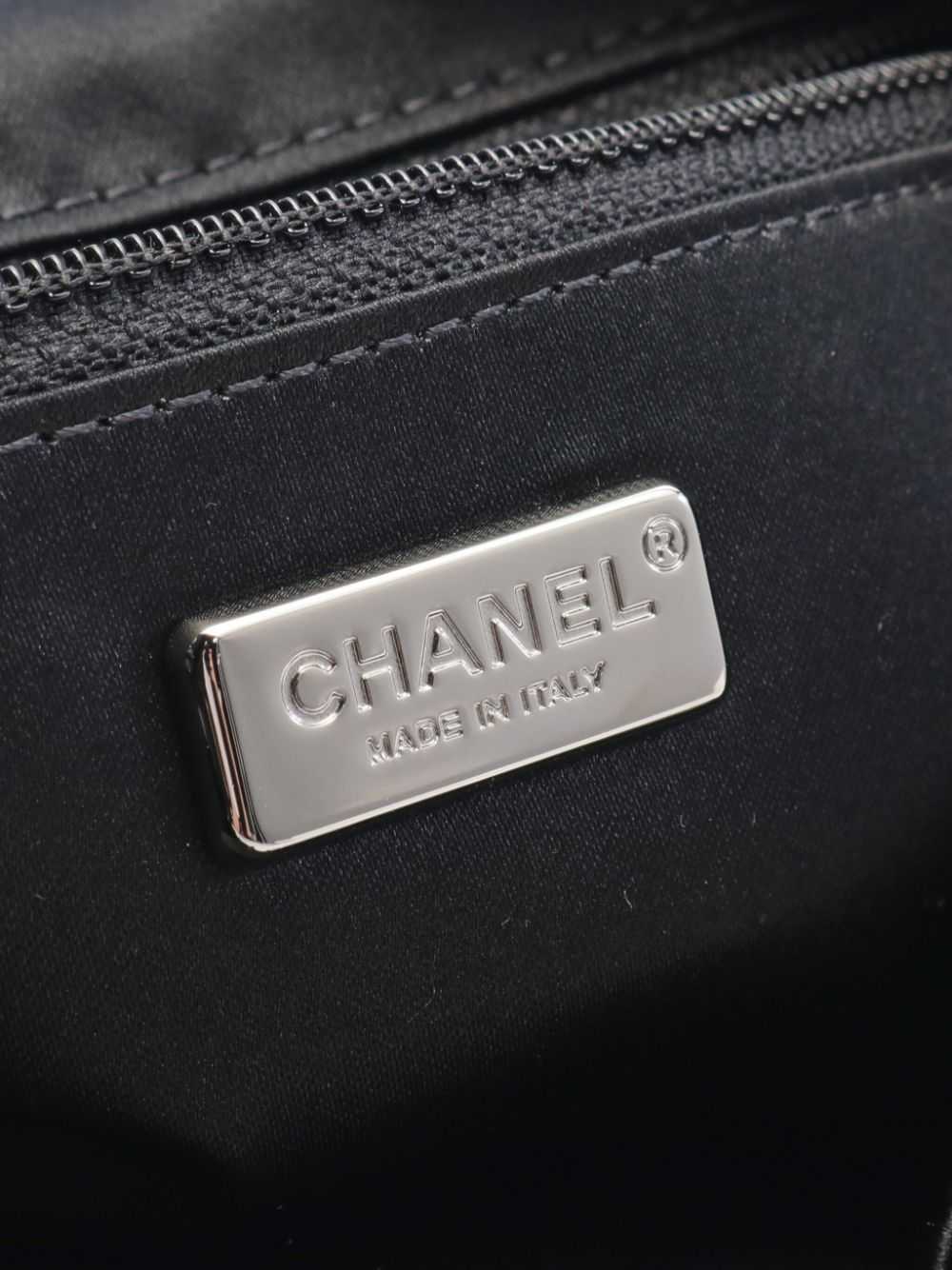 CHANEL Pre-Owned 2021 sequin tote bag - Black - image 4