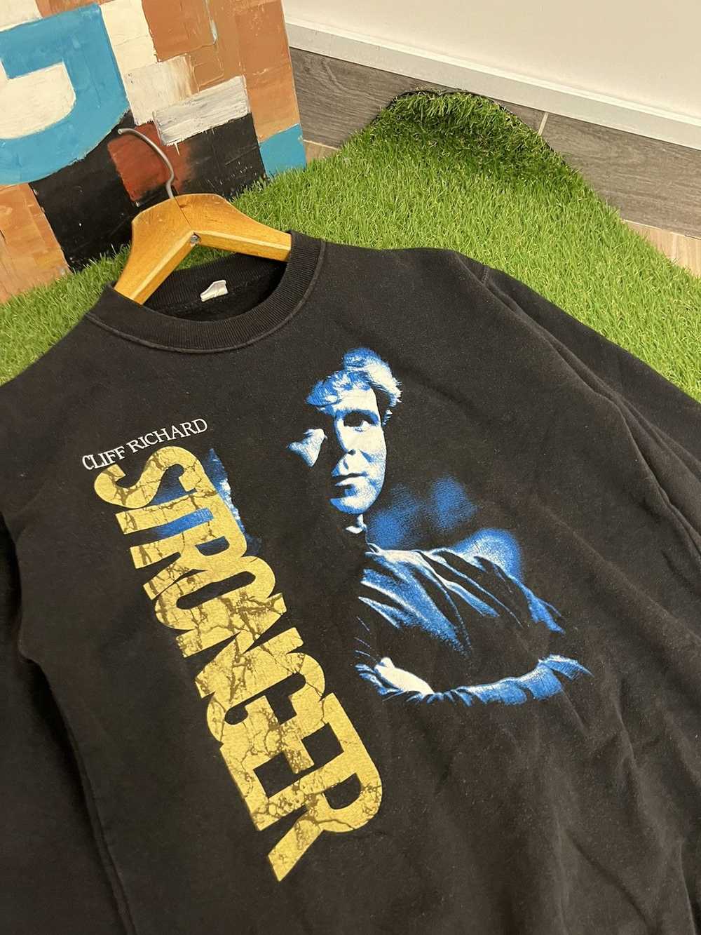 Band Tees × Vintage Vintage Cliff Richard 1990 Eu… - image 7