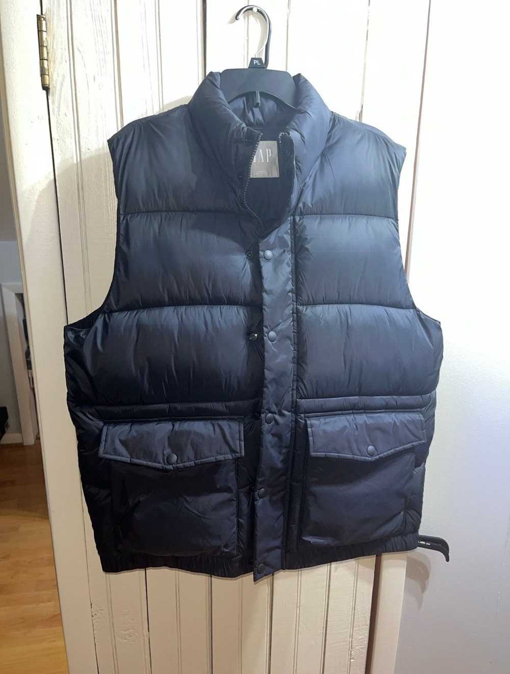 Gap Navy gap puffer vest - image 2