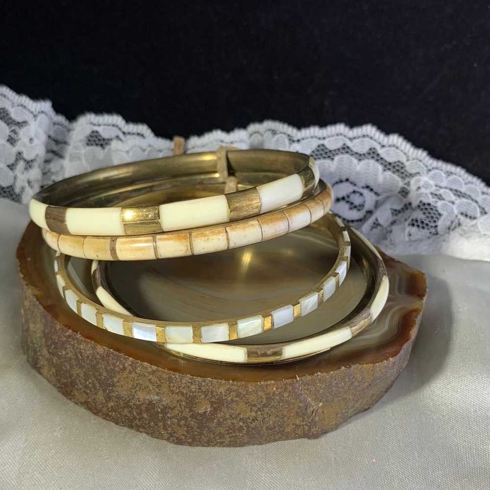 VINTAGE 5 BRASS AND MOTHER OF PEARL BANGLE BRACEL… - image 4