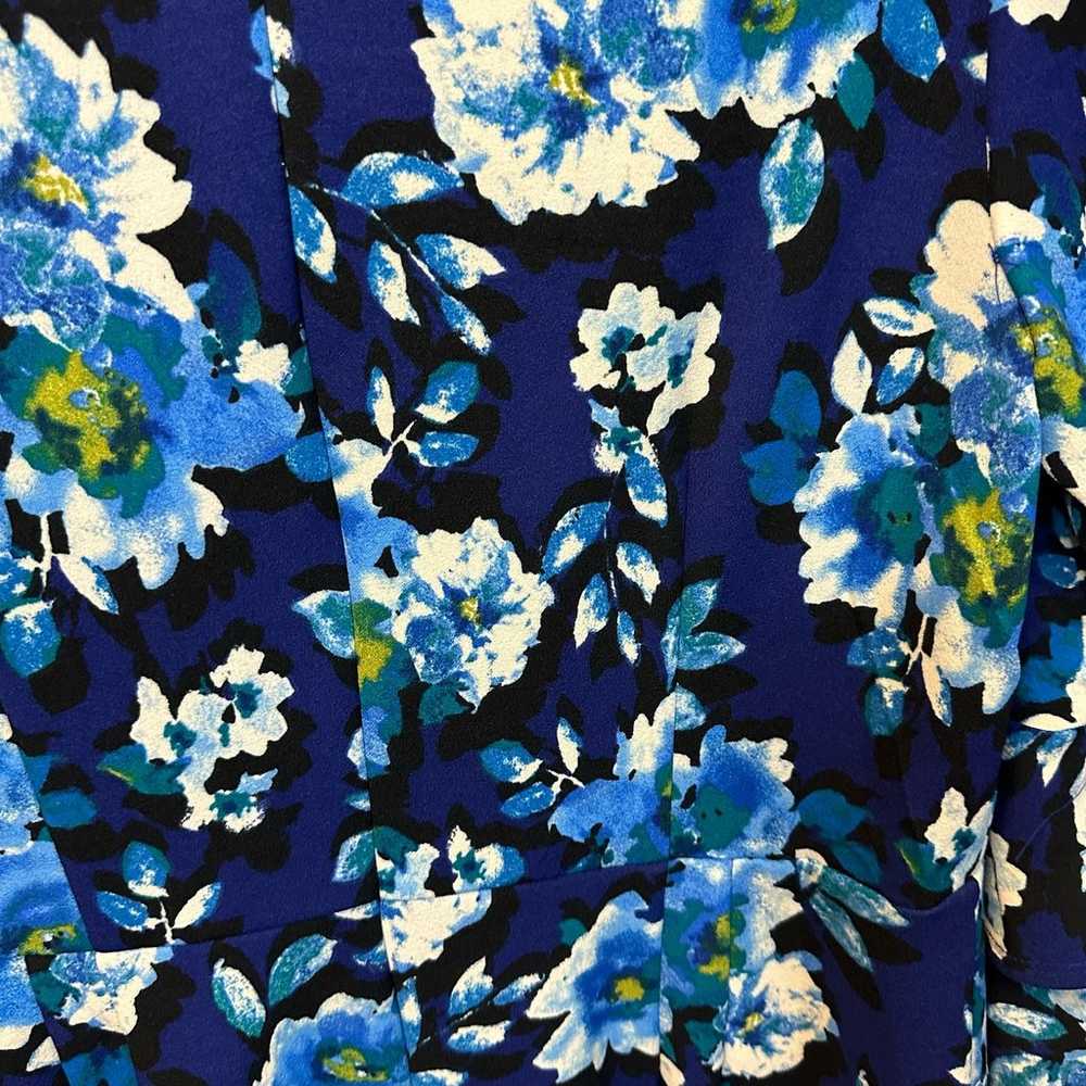 Shelby & Palmer Blue Floral V-Neck Knee Length Dr… - image 2