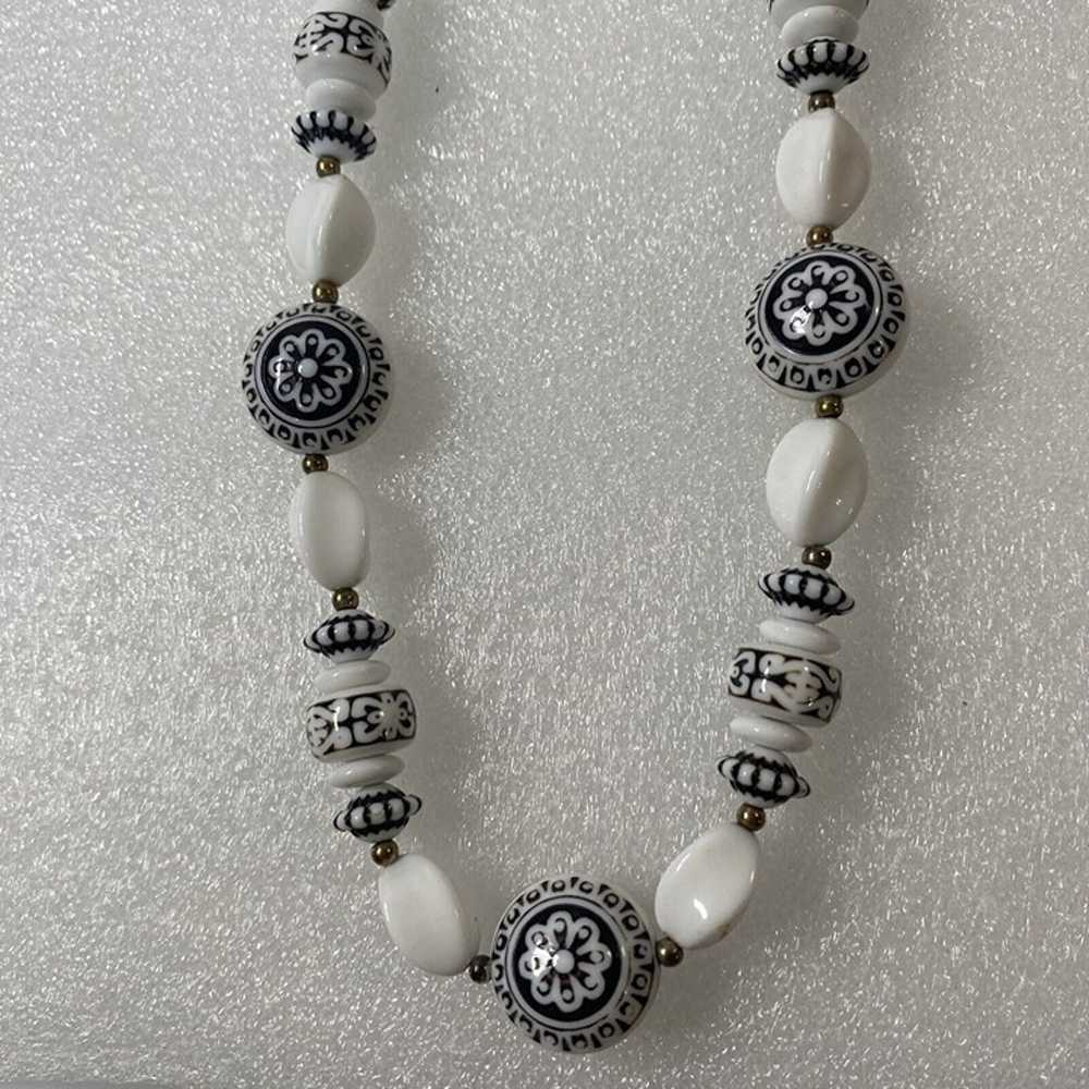 Vintage Black White 30n Beaded Necklace Estate Je… - image 2