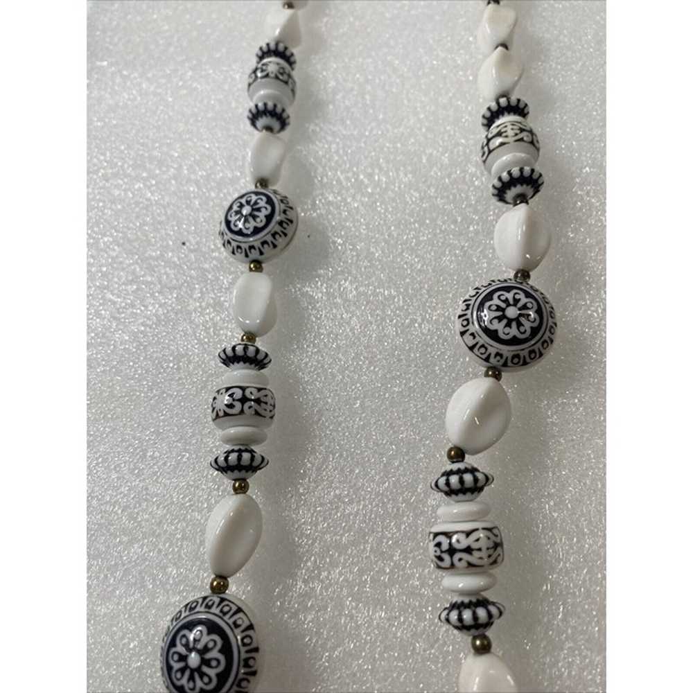 Vintage Black White 30n Beaded Necklace Estate Je… - image 5