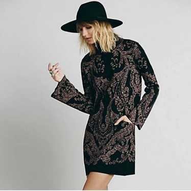 FREE PEOPLE black purple paisley tapestry long sle