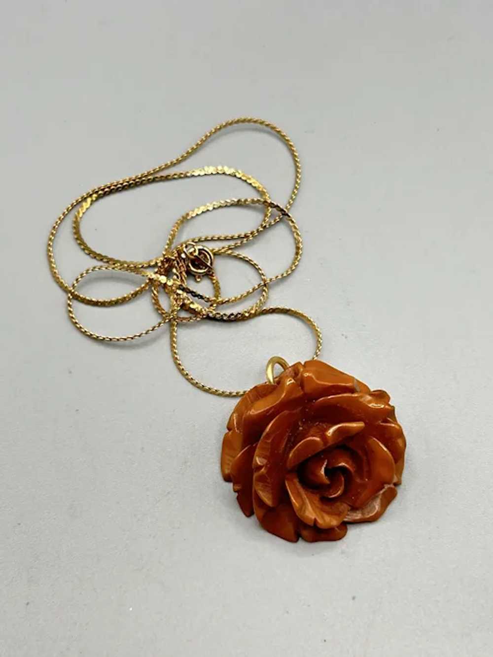 Carved Bakelite Rose Pendant Necklace Gold Tone C… - image 2