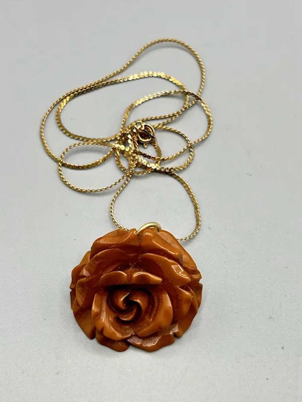 Carved Bakelite Rose Pendant Necklace Gold Tone C… - image 3