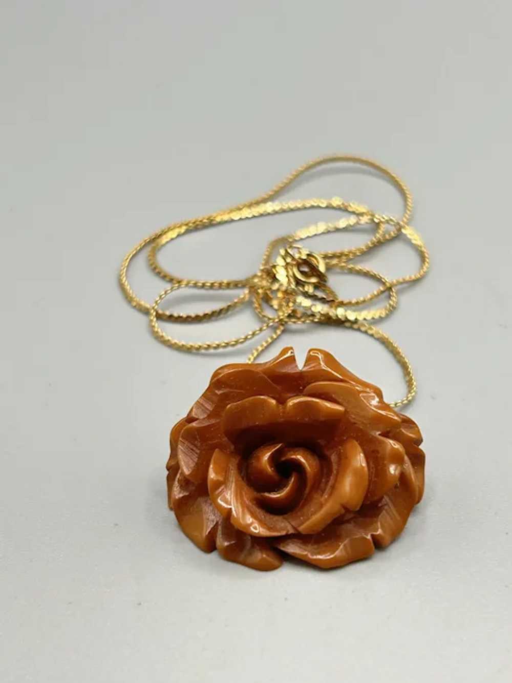 Carved Bakelite Rose Pendant Necklace Gold Tone C… - image 5