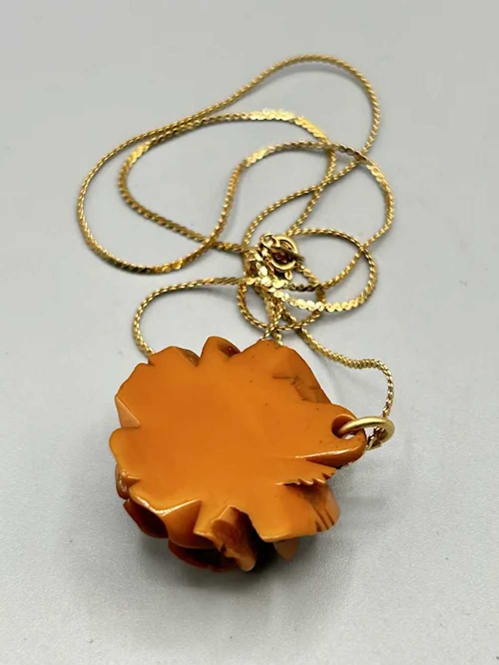 Carved Bakelite Rose Pendant Necklace Gold Tone C… - image 6