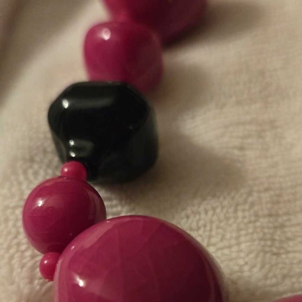 Fuchsia and black 1980s *chunky* style necklace. - image 3