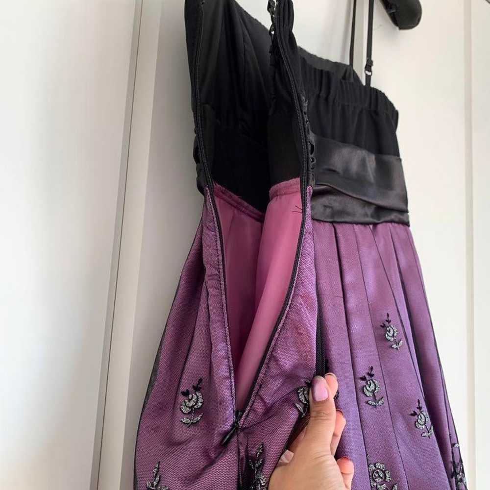 Dress with purple and black embroidery - image 5