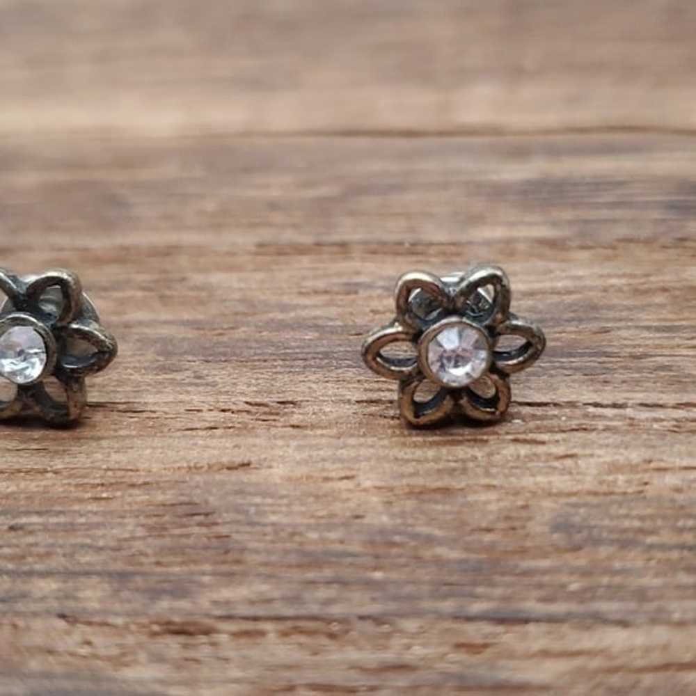 Silver floral stud earrings E705 - image 2