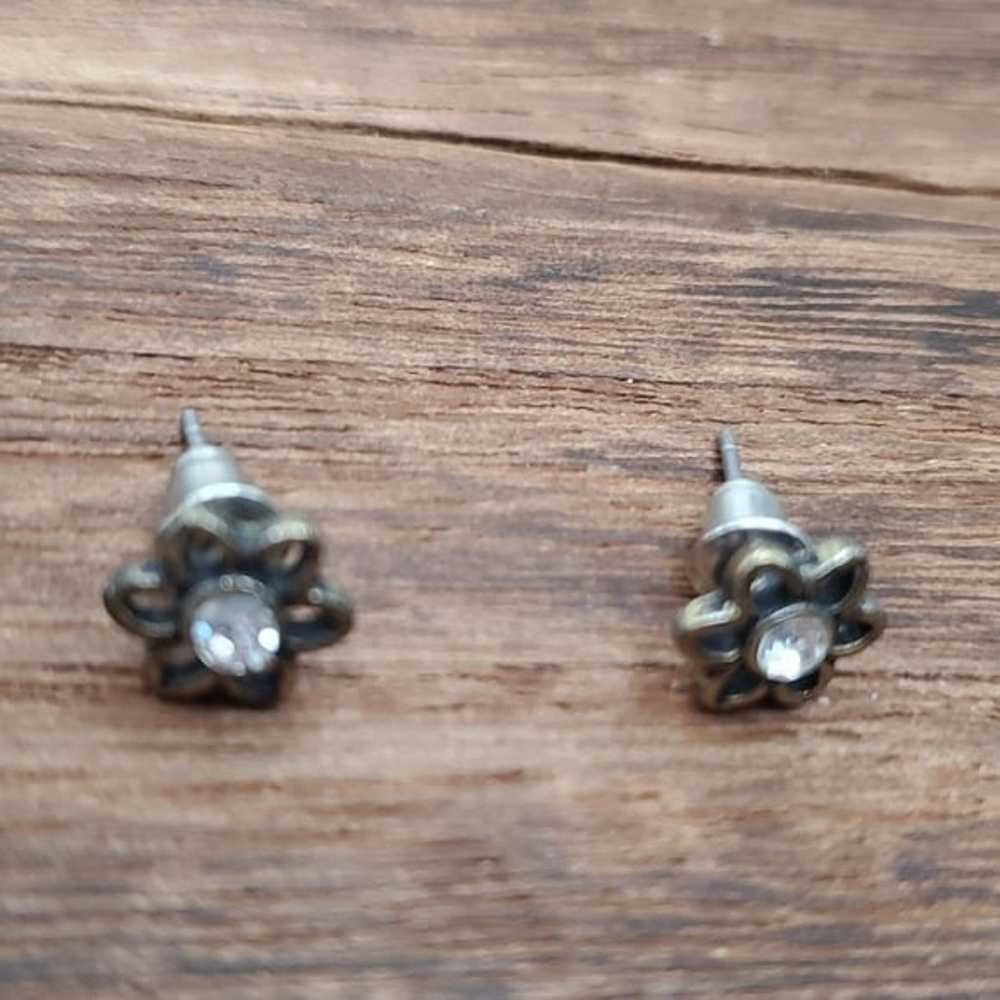 Silver floral stud earrings E705 - image 3