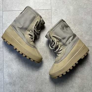Yeezy yitahome Moon Boots
