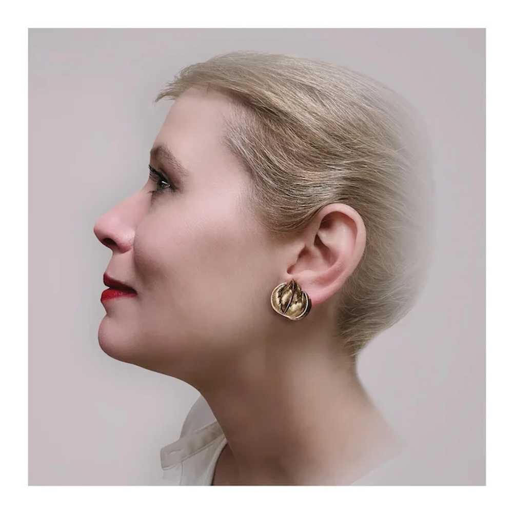 18k Yellow Gold Leaf Motif Earclips - image 2