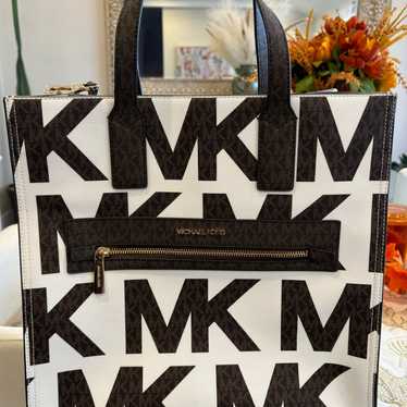 Michael Kors Black/Multicolor hot Kenly Graphic with Logo Coated Canvas Tote Bag