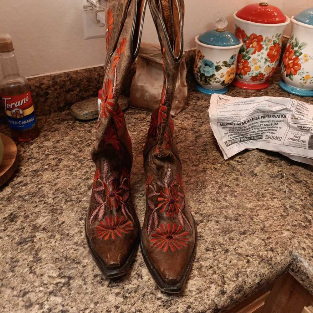 Brown and pink flowers boots - image 1