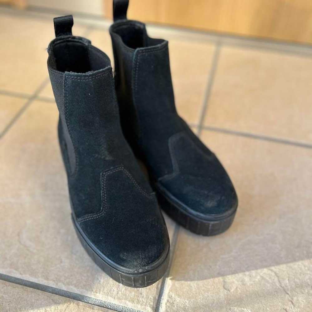 Like new ♡ PUMA Women's Maze Chelsea Suede Boots … - image 2