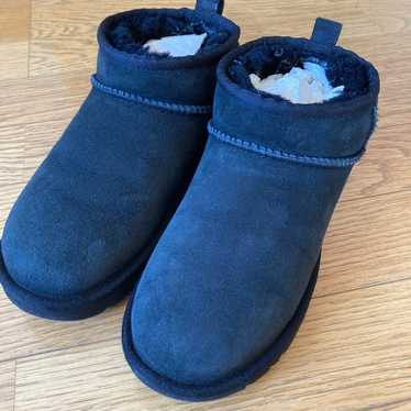 UGG Black Classic Ultra Mini US7